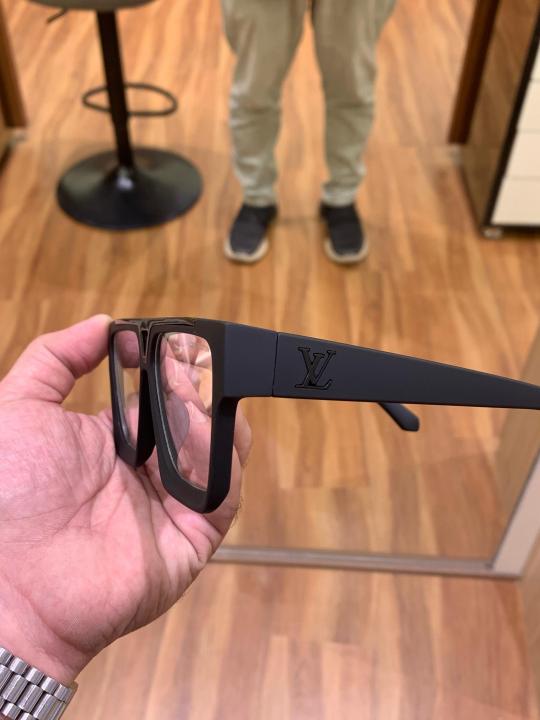Louis_vuitton_square_evidence_1502_black_plano