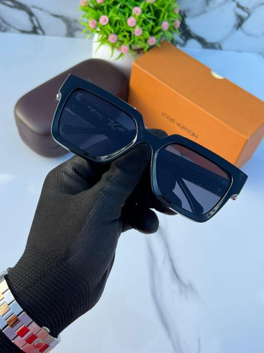 Loui_s_vuitt_on_millionaire_black_gold