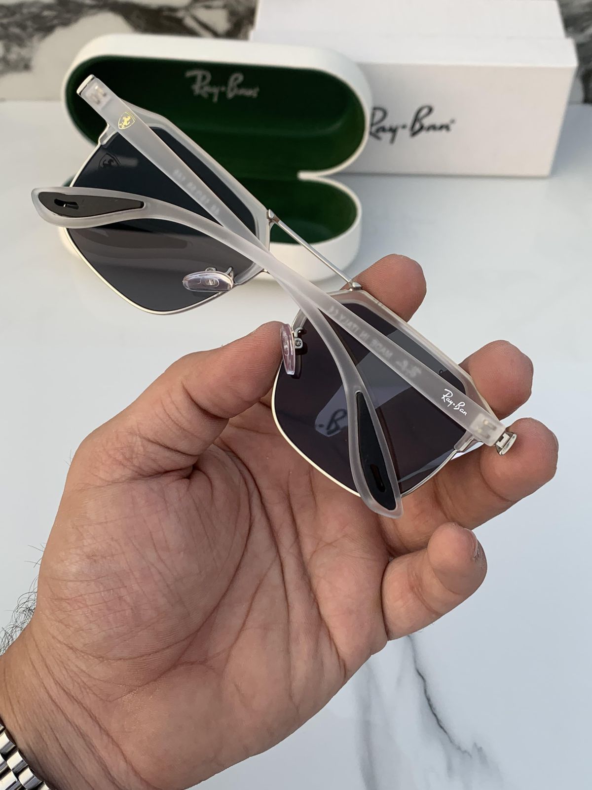RAYBAN 04